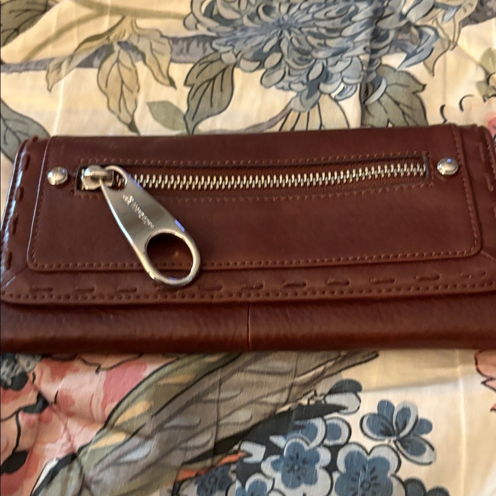 B Makowsky Brown Leather Wallet with Silver Zipper